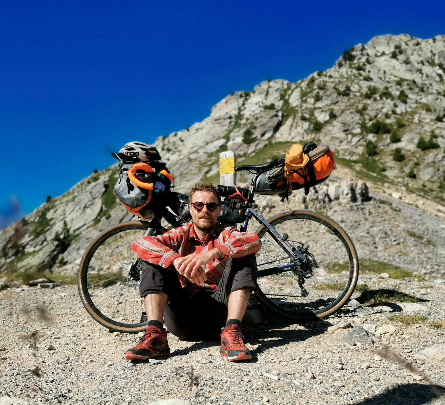 Nicolas, notre ambassadeur en promenade en montagne équipé avec La Virgule