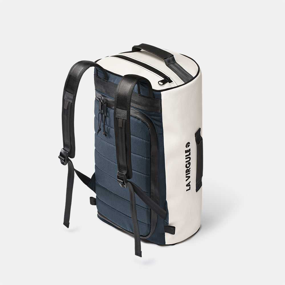 packshot Hors-bord 35L sac à dos upcyclé blanc carbone vue de dos