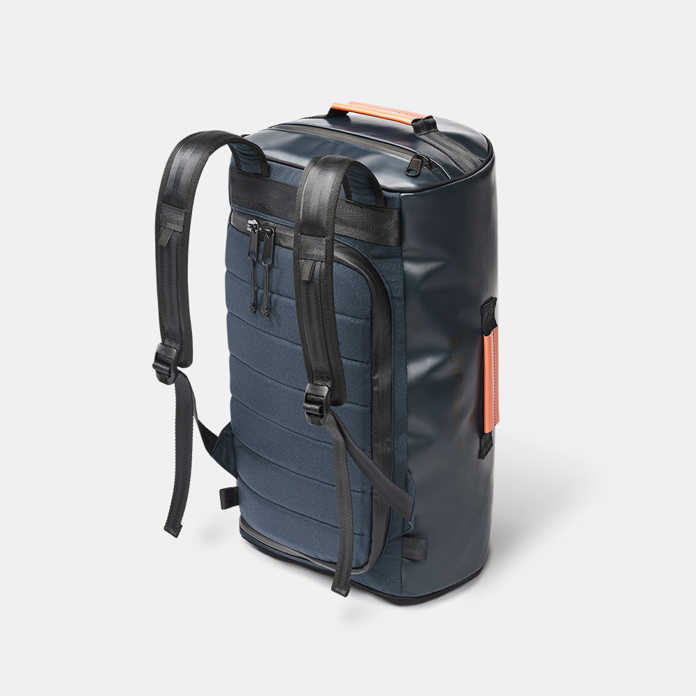packshot Hors-bord 35L sac à dos upcyclé bleu foncé vue de dos