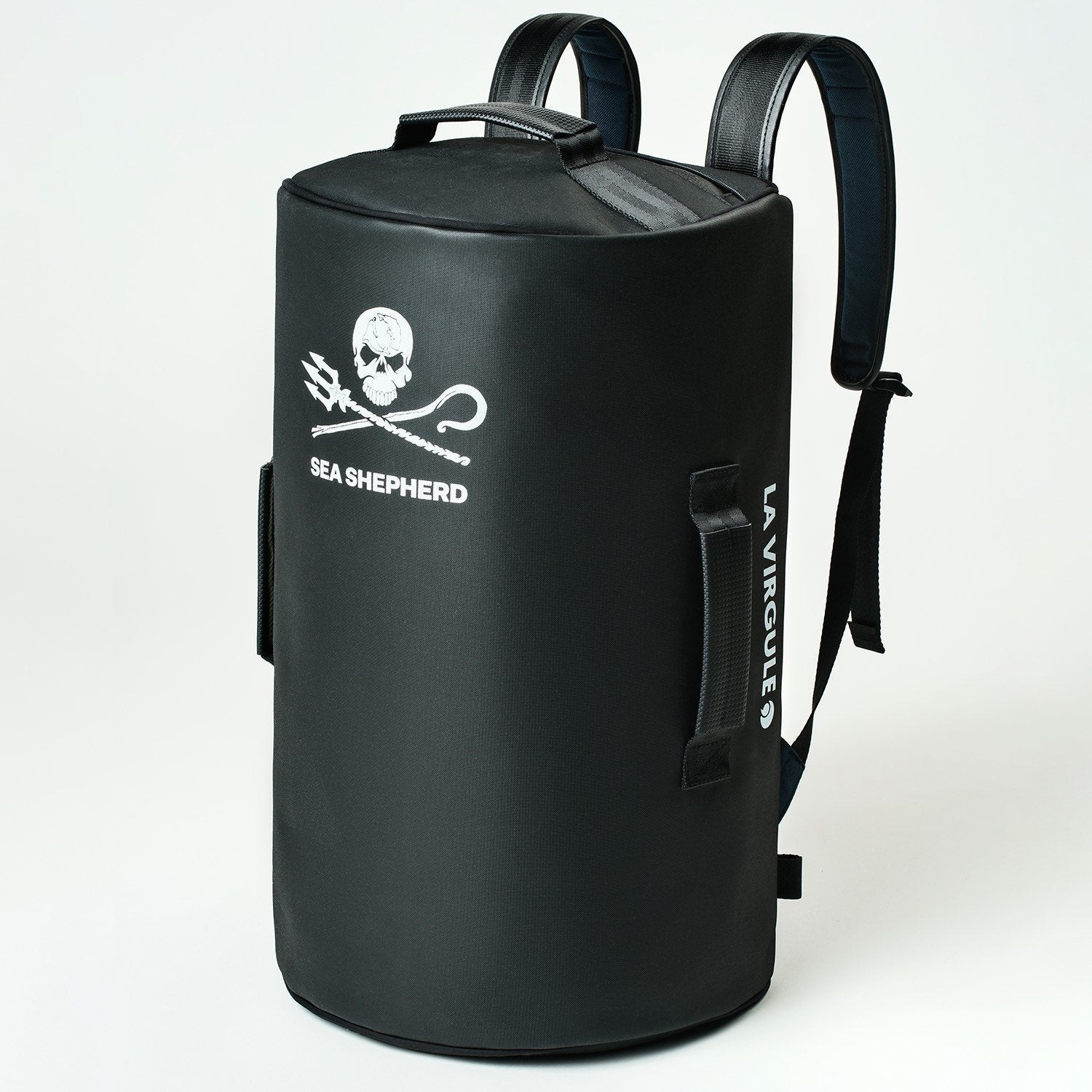 packshot du sac voyage 35L La Virgule en collaboration avec Sea Shepherd