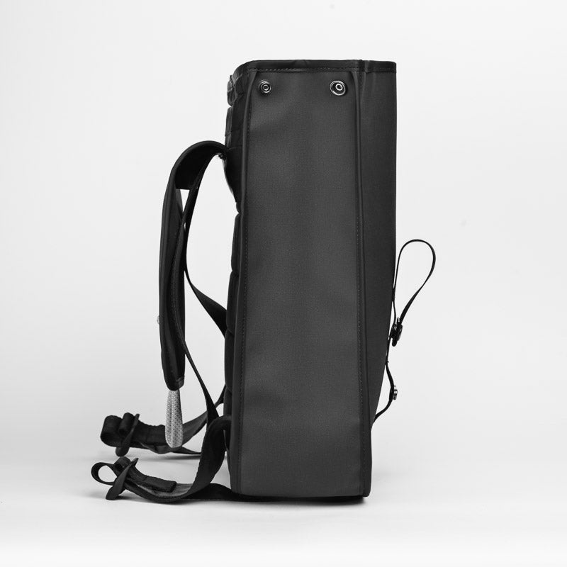 packshot en vue 3/4 du sac à dos petit gravelot upcyclé 12L 